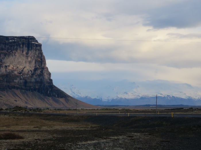 Heading toward Skaftafell. Vatnajökull ice cap in the distance. Note the empty road (again!)